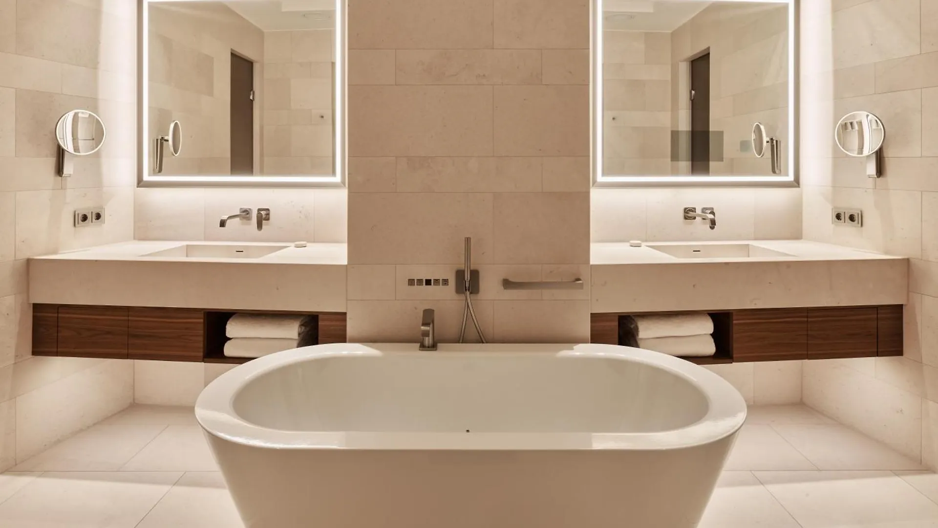 ***** Hotel The Fontenay Hamburg Germany