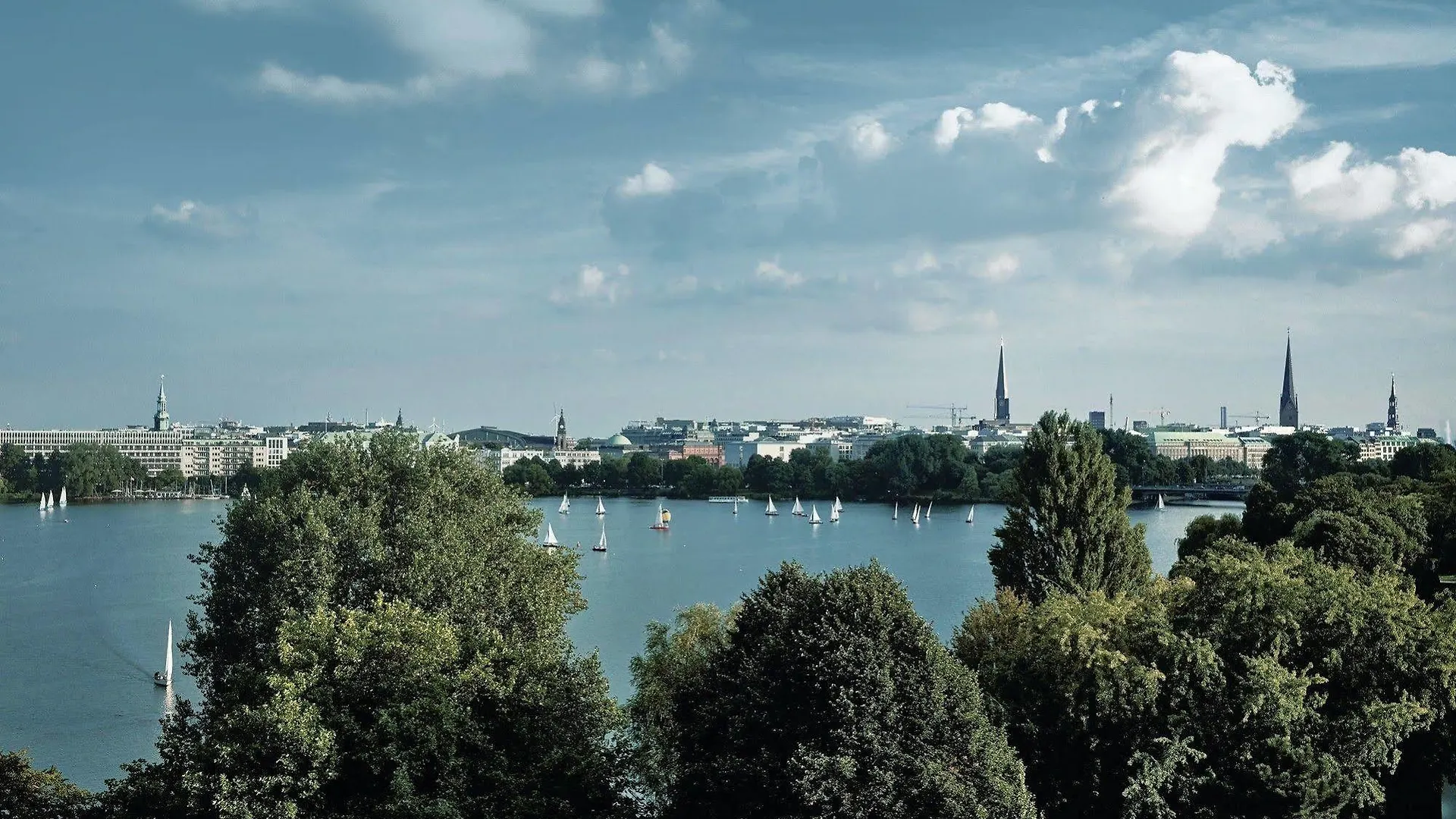 ***** Hotel The Fontenay Hamburg Germany